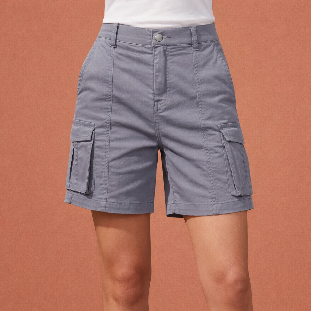 Dames cargo shorts in grijs met minimalistisch design, zacht en comfortabel voor casual en stijlvolle outfits.