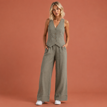 Dames linnen set in grijs met minimalistisch design, zacht en comfortabel voor casual en stijlvolle outfits.