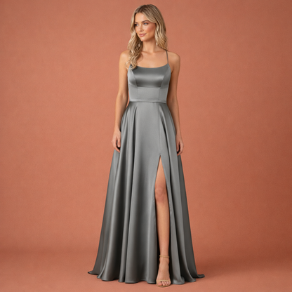 Dames maxi avondjurk in grijs met minimalistisch design, zacht en comfortabel voor casual en stijlvolle outfits.