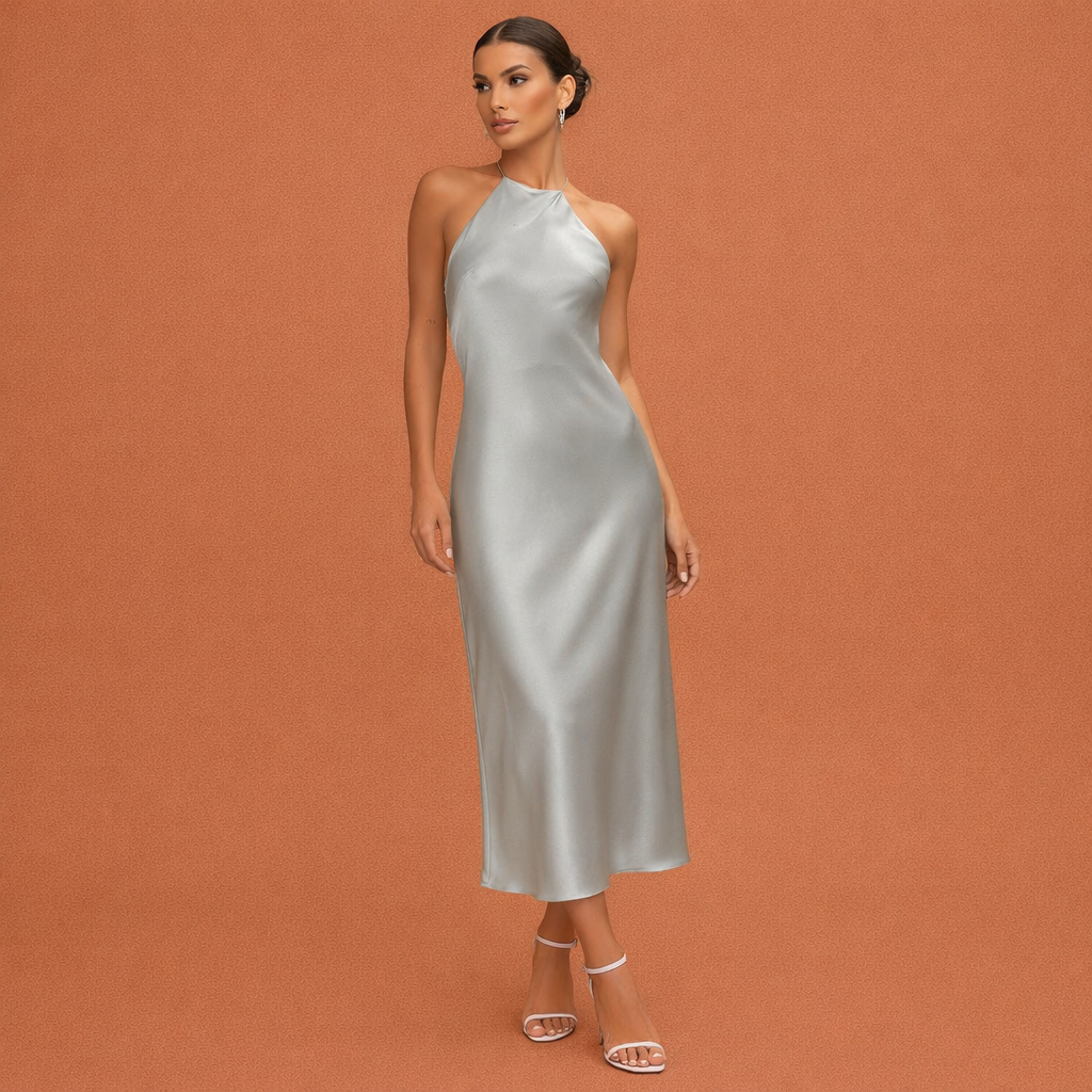 Dames maxi jurk in grijs met minimalistisch design, zacht en comfortabel voor casual en stijlvolle outfits.