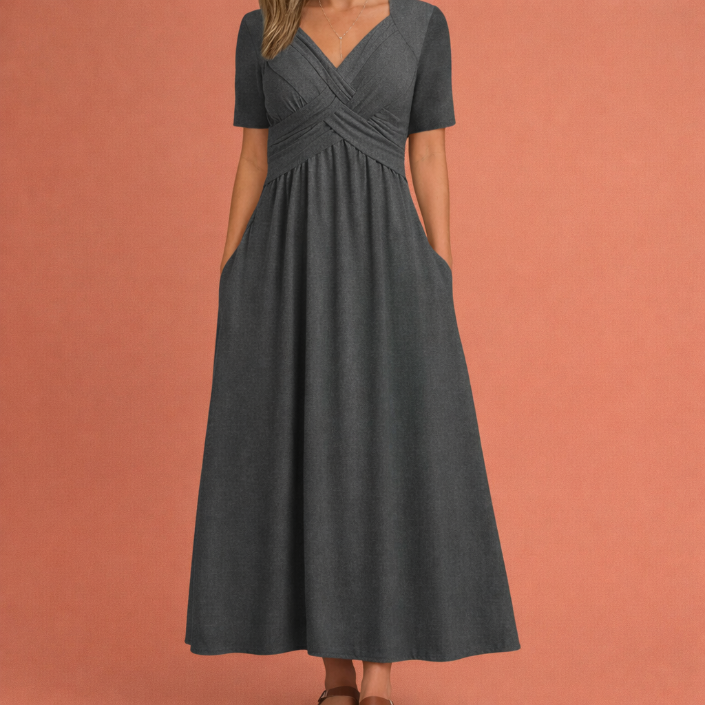 Dames maxi zomerjurk in grijs met minimalistisch design, zacht en comfortabel voor casual en stijlvolle outfits.