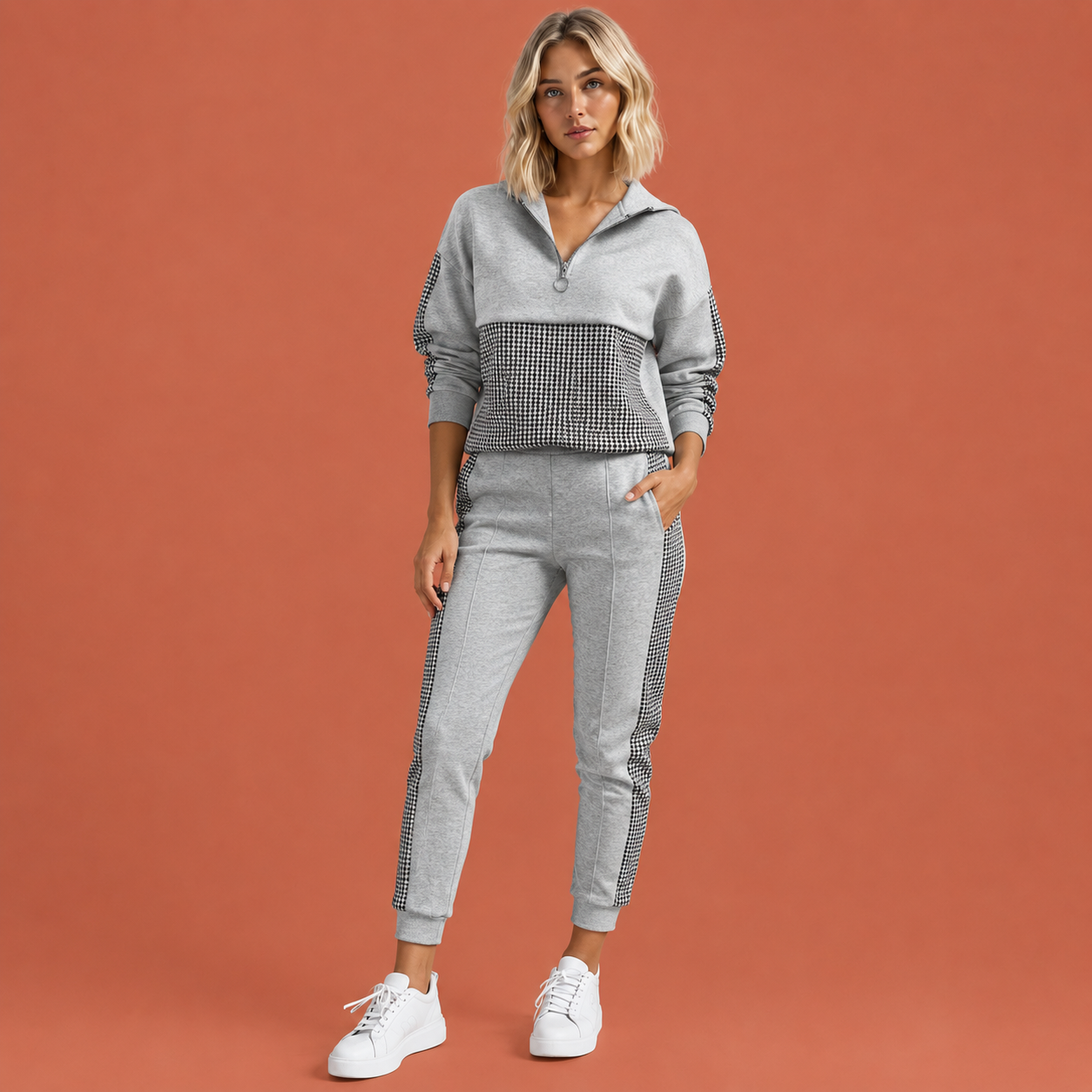 Dames outdoor set in grijs met minimalistisch design, zacht en comfortabel voor casual en stijlvolle outfits.