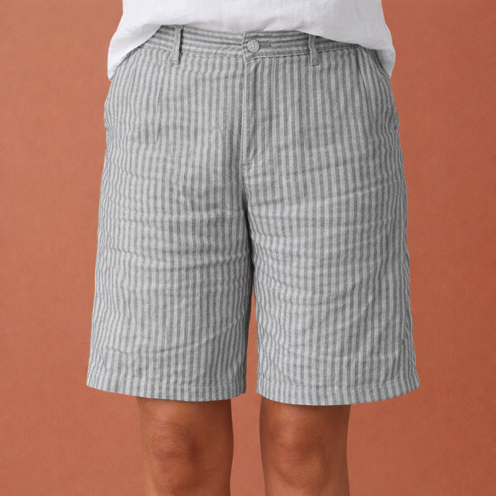 Dames shorts in grijs met minimalistisch design, zacht en comfortabel voor casual en stijlvolle outfits.