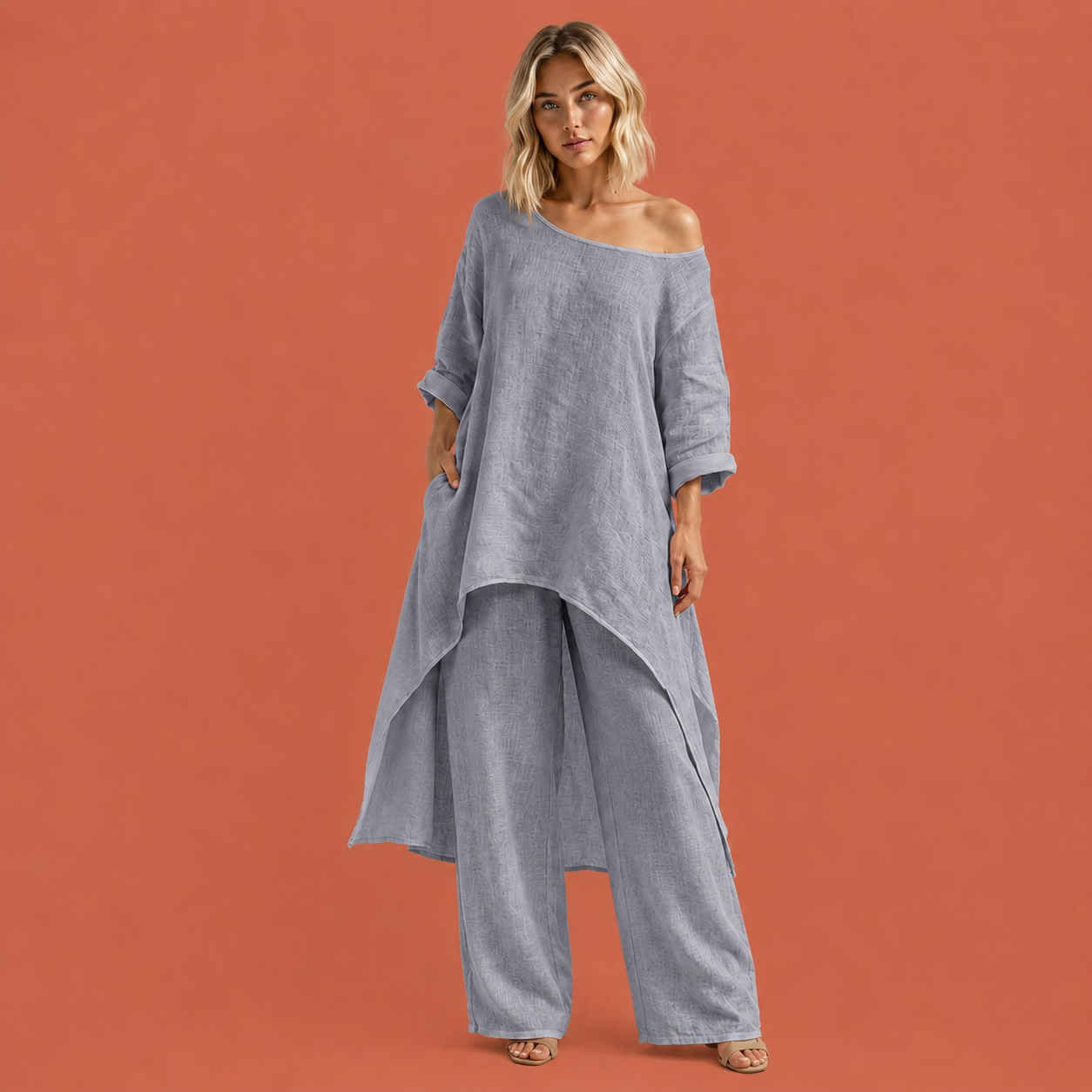 Dames vrijetijdsset in grijs met minimalistisch design, zacht en comfortabel voor casual en stijlvolle outfits.