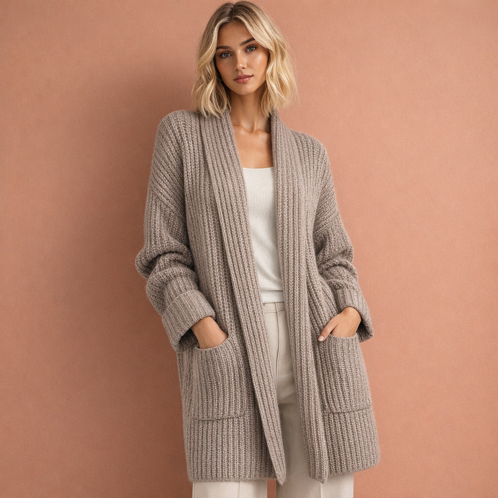 Grijze elegante lange cardigan voor dames met comfortabele pasvorm, perfect voor dagelijkse outfits en stijlvolle laagjes.