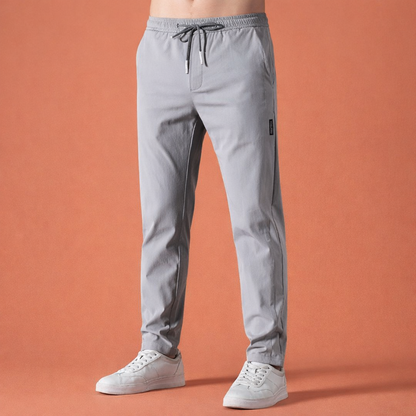 Dames broek in grijs met minimalistisch design, zacht en comfortabel voor casual en stijlvolle outfits.