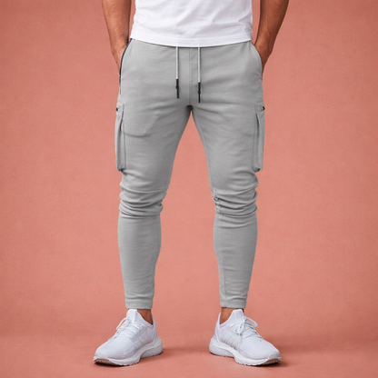Dames joggingbroek in grijs met minimalistisch design, zacht en comfortabel voor casual en stijlvolle outfits.