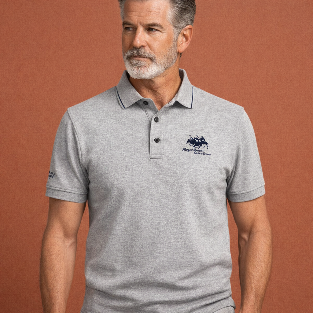 Heren polo in grijs met minimalistisch design, zacht en comfortabel voor casual en stijlvolle outfits.