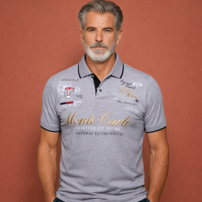 Heren polo in grijs met minimalistisch design, zacht en comfortabel voor casual en stijlvolle outfits.