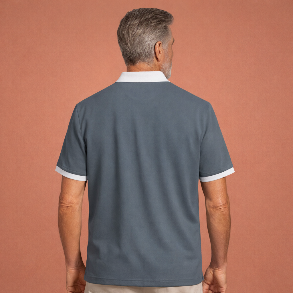 Heren polo in grijs met minimalistisch design, zacht en comfortabel voor casual en stijlvolle outfits.