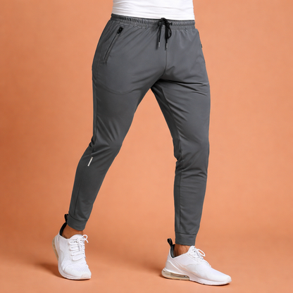 Dames sportbroek in grijs met minimalistisch design, zacht en comfortabel voor casual en stijlvolle outfits.