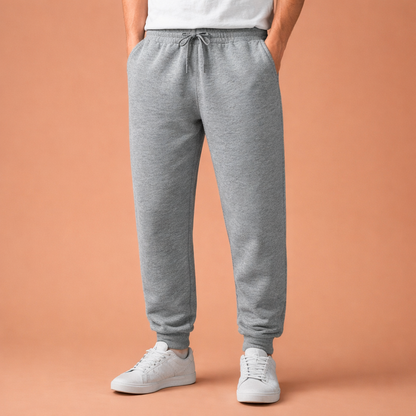 Dames joggingbroek in grijs met minimalistisch design, zacht en comfortabel voor casual en stijlvolle outfits.