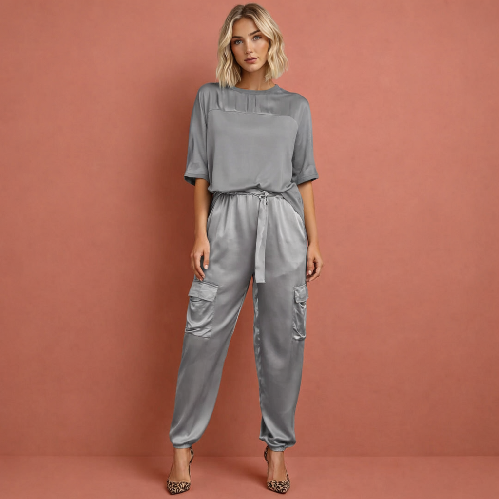 Grijze verfijnde elegante set voor dames met een comfortabele pasvorm, ideaal voor chique gelegenheden en stijlvolle outfits.