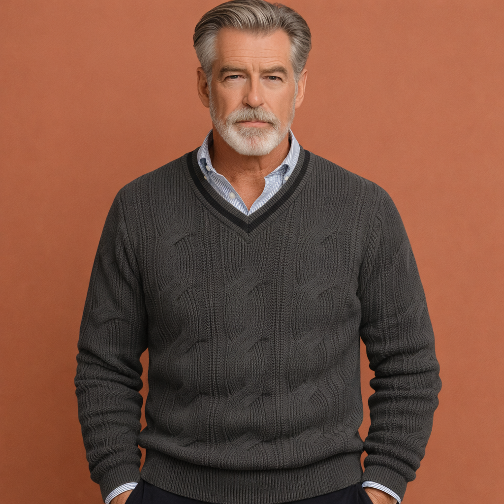 Grijze warme heren trui met V-hals en comfortabele pasvorm, geschikt voor dagelijks gebruik en nette casual outfits.