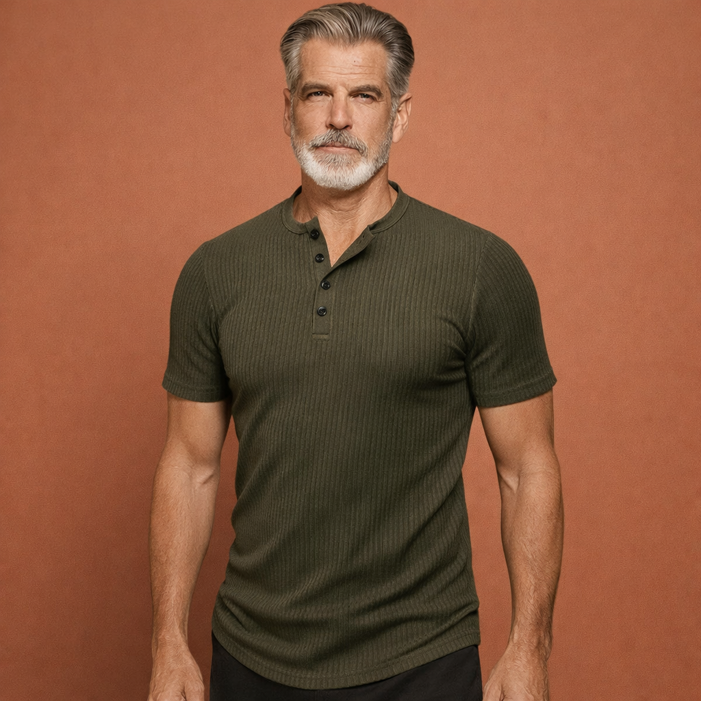 Heren Henley T-shirt in groen met minimalistisch design, zacht en comfortabel voor casual en stijlvolle outfits.