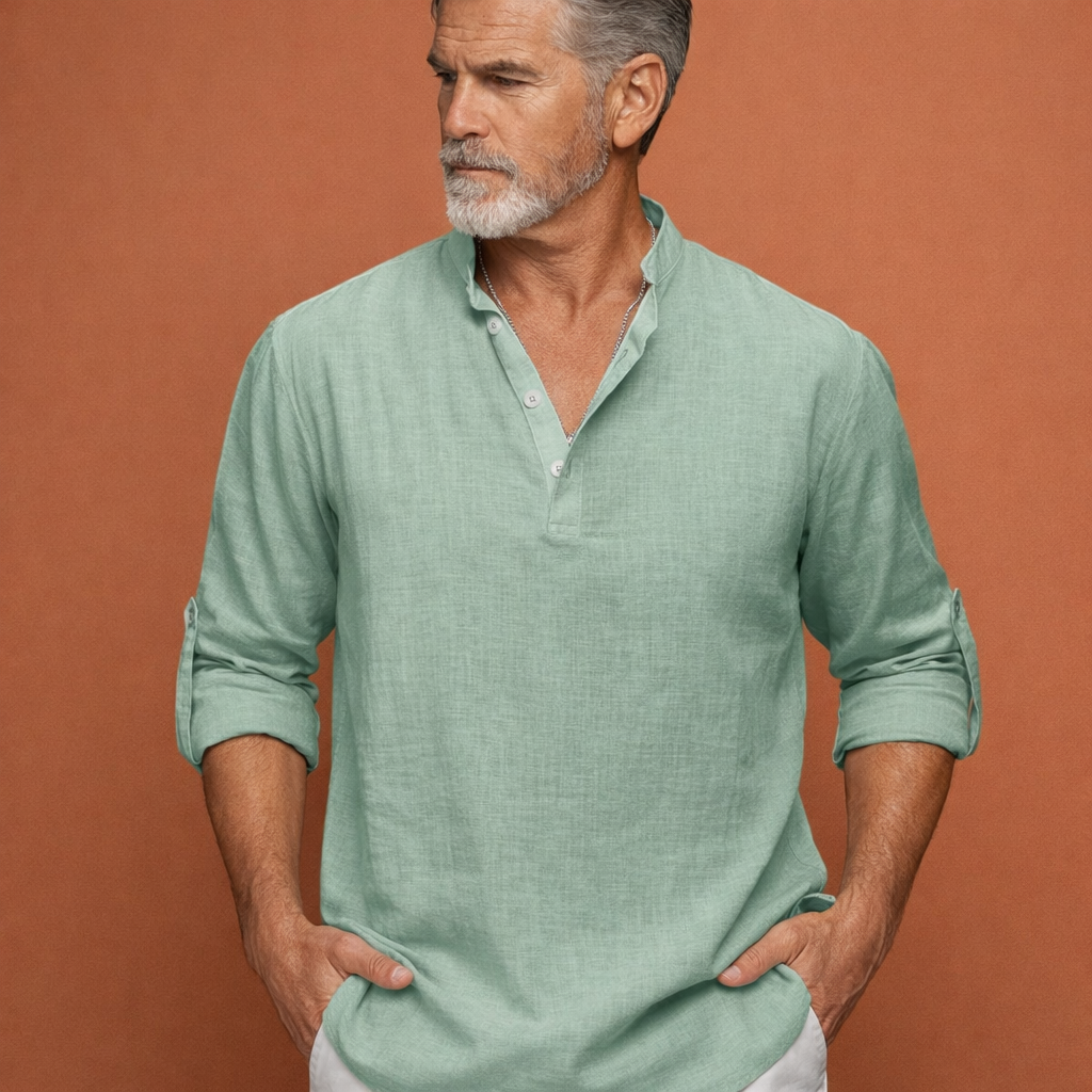 Heren linnen Henley shirt in groen met minimalistisch design, zacht en comfortabel voor casual en stijlvolle outfits.