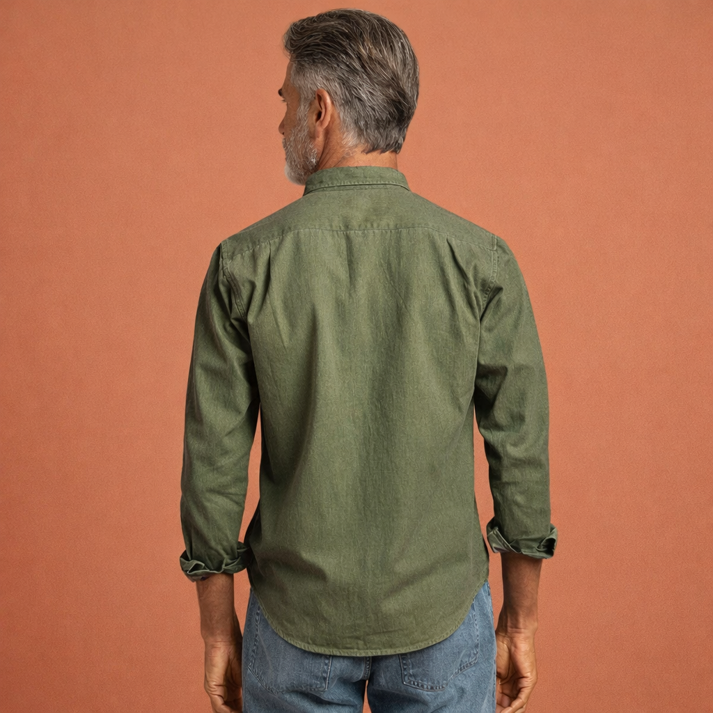 Heren overhemd in groen met minimalistisch design, zacht en comfortabel voor casual en stijlvolle outfits.