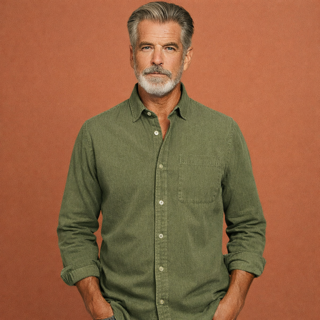 Heren overhemd in groen met minimalistisch design, zacht en comfortabel voor casual en stijlvolle outfits.