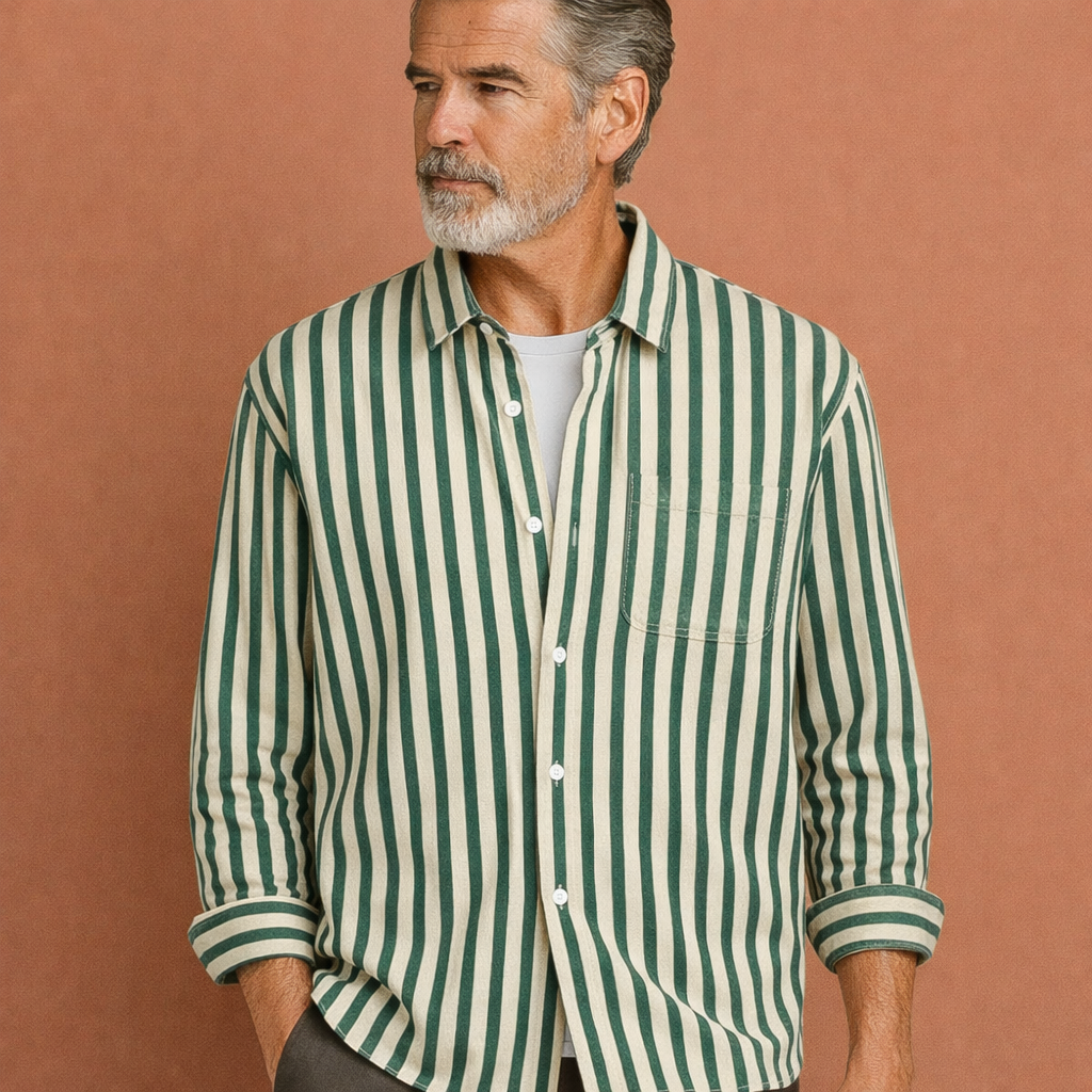 Heren overhemd in groen met minimalistisch design, zacht en comfortabel voor casual en stijlvolle outfits.