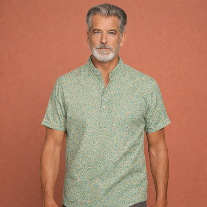 Herenoverhemd in groen met botanisch design, licht en comfortabel voor casual en stijlvolle zomerse outfits.