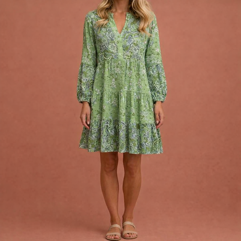 Dames midi jurk in groen met minimalistisch design, zacht en comfortabel voor casual en stijlvolle outfits.
