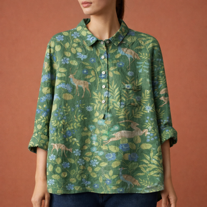 Dames blouse in groen met minimalistisch design, zacht en comfortabel voor casual en stijlvolle outfits.