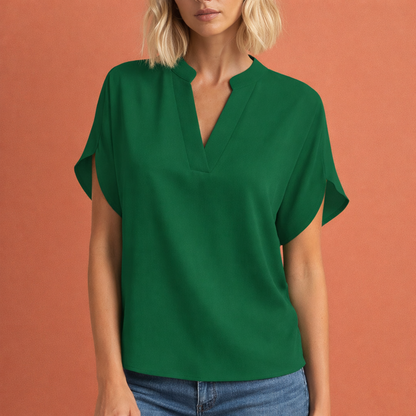 Dames blouse in groen met minimalistisch design, zacht en comfortabel voor casual en stijlvolle outfits.