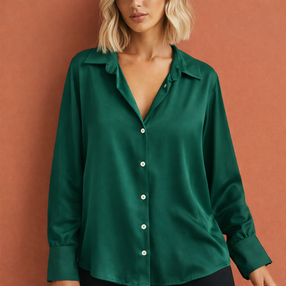 Dames blouse in groen met minimalistisch design, zacht en comfortabel voor casual en stijlvolle outfits.