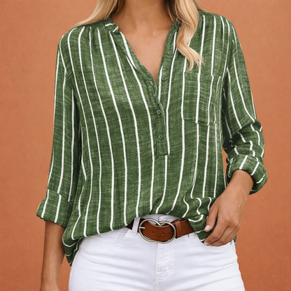 Dames blouse in groen met minimalistisch design, zacht en comfortabel voor casual en stijlvolle outfits.