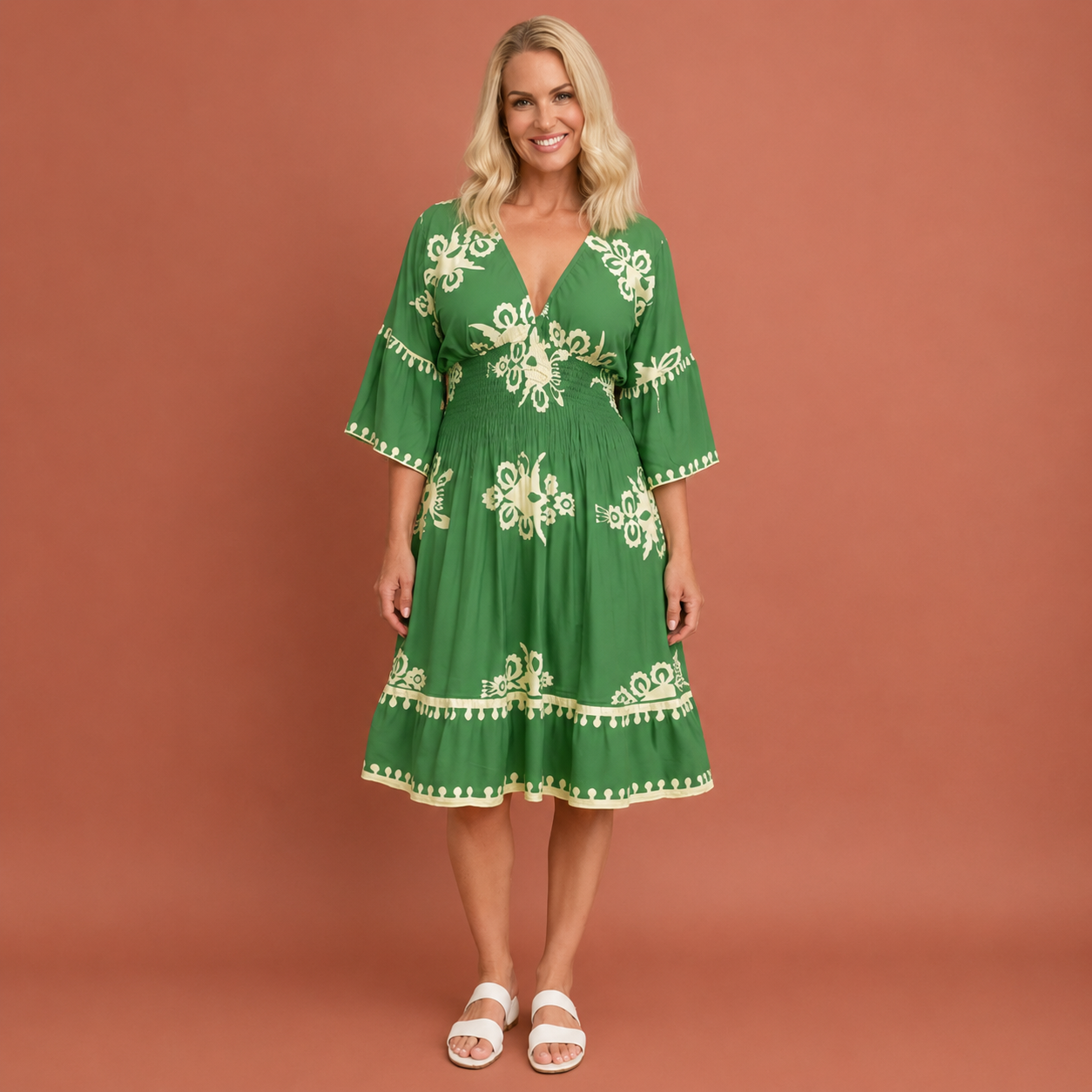 Dames bohemian maxi-jurk in groen met minimalistisch design, zacht en comfortabel voor casual en stijlvolle outfits.