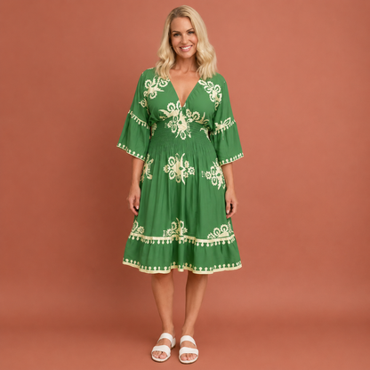 Dames bohemian maxi-jurk in groen met minimalistisch design, zacht en comfortabel voor casual en stijlvolle outfits.