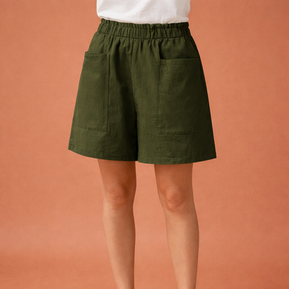 Dames linnen shorts in groen met minimalistisch design, zacht en comfortabel voor casual en stijlvolle outfits.