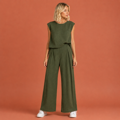Dames linnen tweedelige set in groen met minimalistisch design, zacht en comfortabel voor casual en stijlvolle outfits.