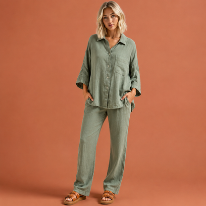 Dames linnen zomer set in groen met minimalistisch design, zacht en comfortabel voor casual en stijlvolle outfits.