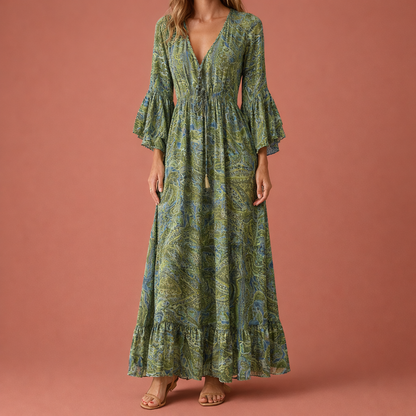 Dames maxi jurk in groen met minimalistisch design, zacht en comfortabel voor casual en stijlvolle outfits.