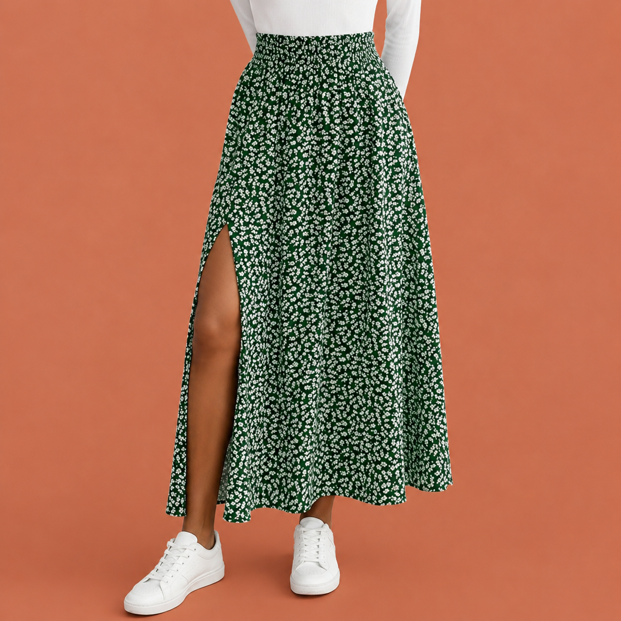 Dames maxi rok in groen met minimalistisch design, zacht en comfortabel voor casual en stijlvolle outfits.