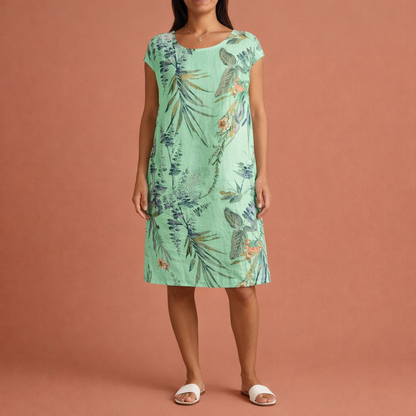 Dames midi-jurk in groen met minimalistisch design, zacht en comfortabel voor casual en stijlvolle outfits.