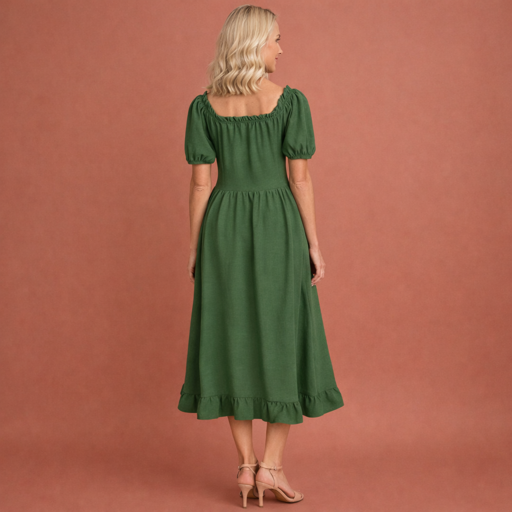 Dames midi jurk in groen met minimalistisch design, zacht en comfortabel voor casual en stijlvolle outfits.