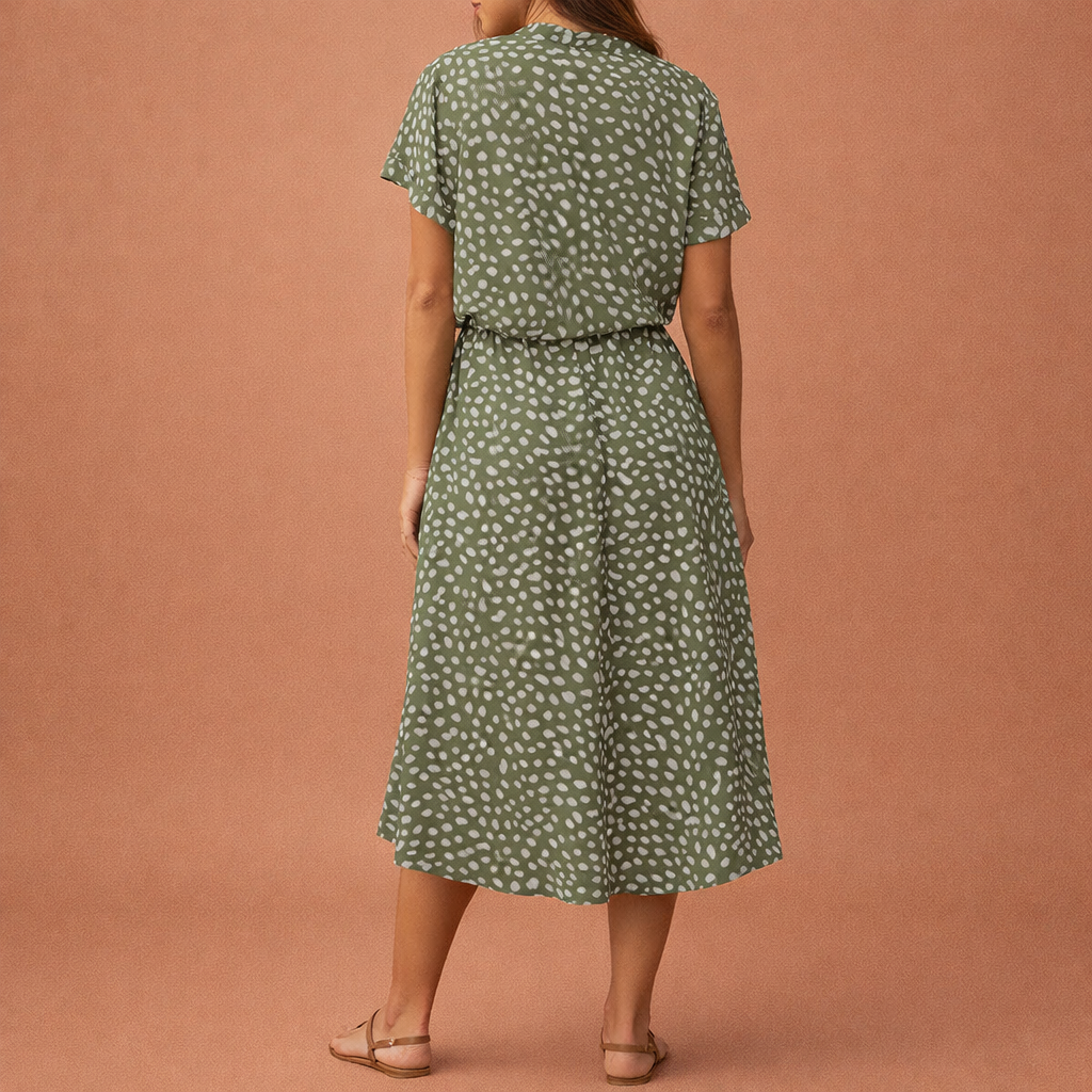 Dames midi jurk in groen met minimalistisch design, zacht en comfortabel voor casual en stijlvolle outfits.