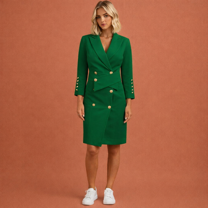 Dames midi jurk in groen met minimalistisch design, zacht en comfortabel voor casual en stijlvolle outfits.