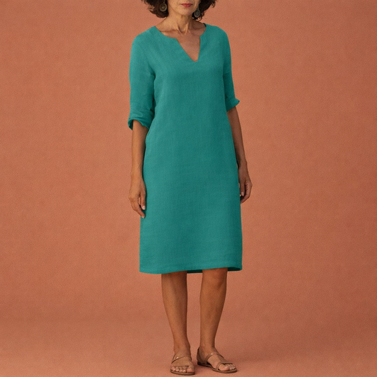 Dames midi zomerjurk in groen met minimalistisch design, zacht en comfortabel voor casual en stijlvolle outfits.