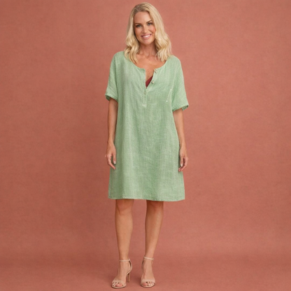 Dames tunic jurk in groen met minimalistisch design, zacht en comfortabel voor casual en stijlvolle outfits.