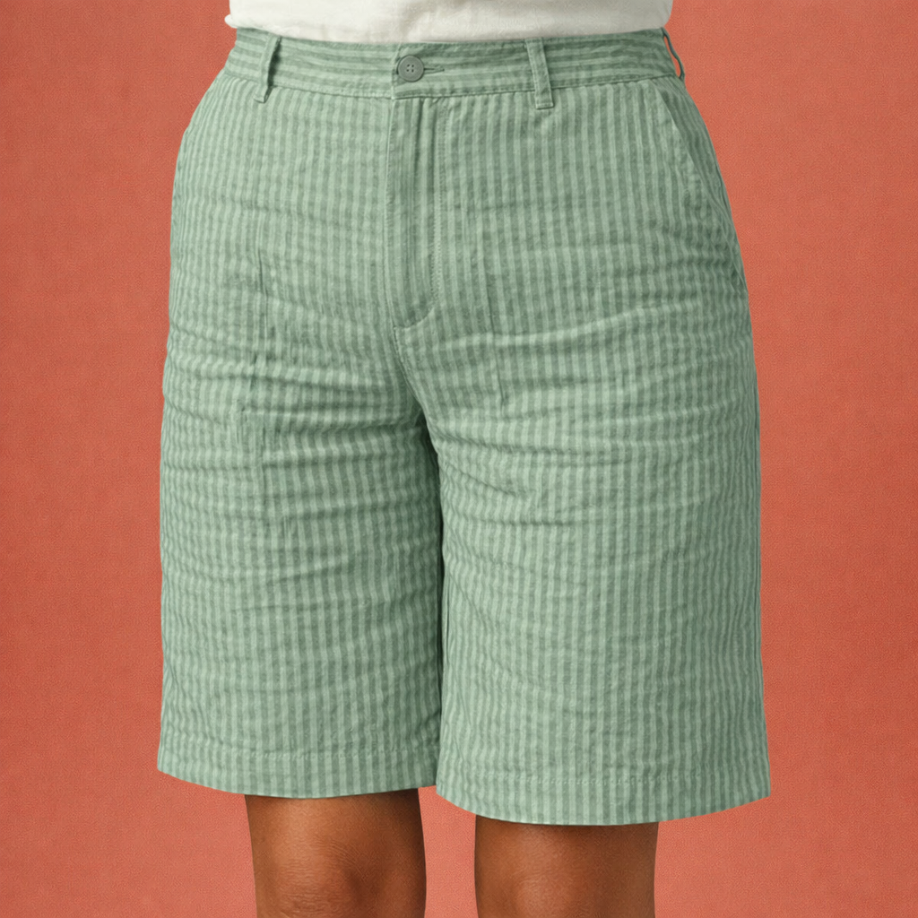 Dames shorts in groen met minimalistisch design, zacht en comfortabel voor casual en stijlvolle outfits.