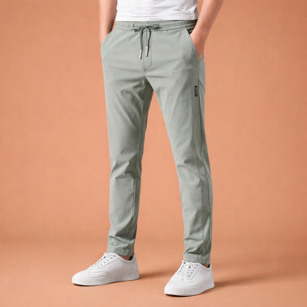 Dames broek in groen met minimalistisch design, zacht en comfortabel voor casual en stijlvolle outfits.