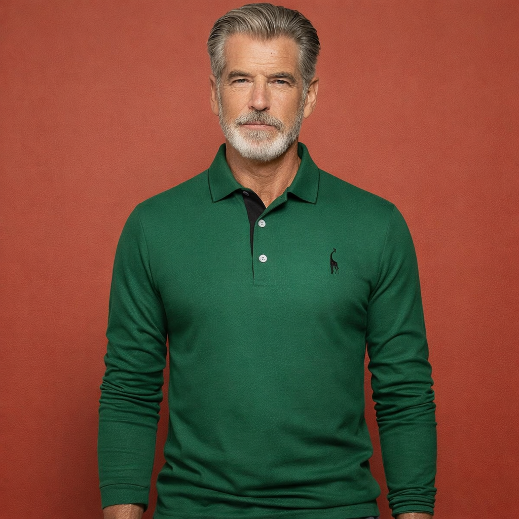 Heren polo in groen met minimalistisch design, zacht en comfortabel voor casual en stijlvolle outfits.