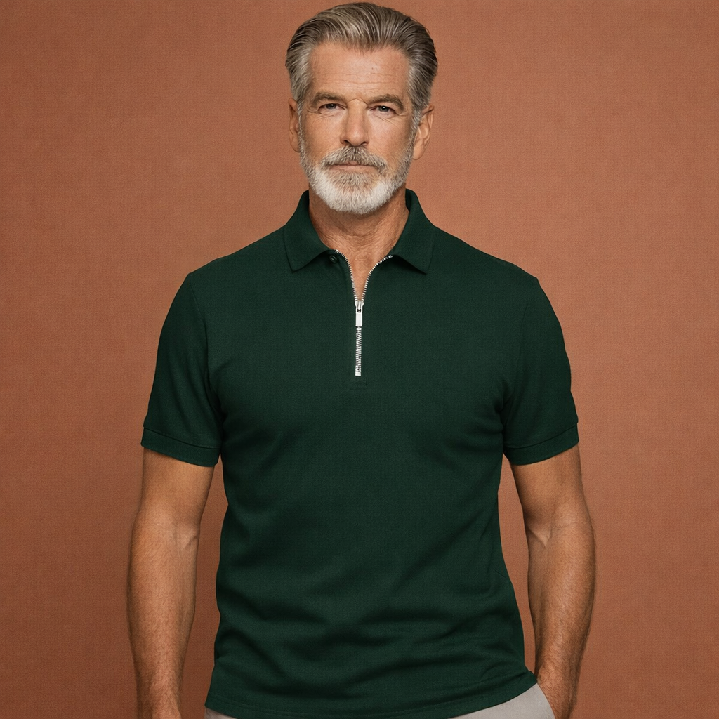 Heren polo in groen met minimalistisch design, zacht en comfortabel voor casual en stijlvolle outfits.