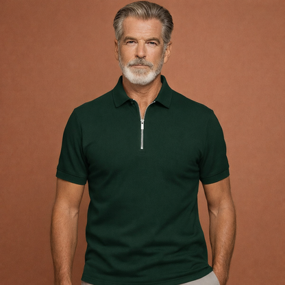 Heren polo in groen met minimalistisch design, zacht en comfortabel voor casual en stijlvolle outfits.