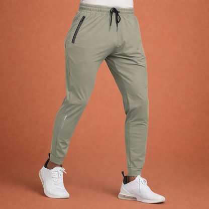 Dames sportbroek in groen met minimalistisch design, zacht en comfortabel voor casual en stijlvolle outfits.
