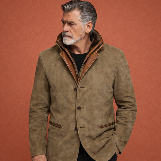 Groene herenjas met reverskraag en knoopsluiting, geschikt voor dagelijks gebruik en nette casual outfits.