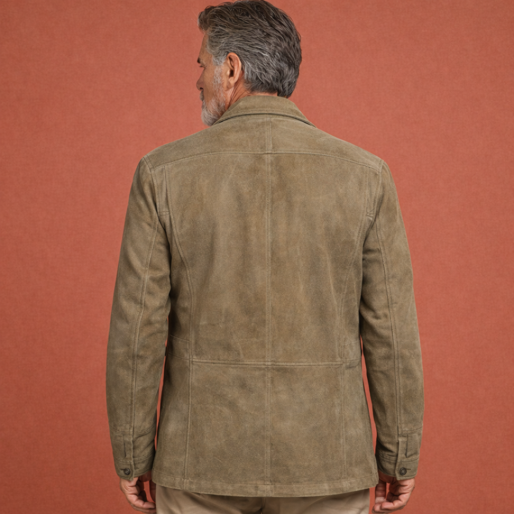 Groene herenjas met reverskraag en knoopsluiting, geschikt voor dagelijks gebruik en nette casual outfits.1